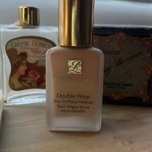 Estée Lauder double wear foundation 2N1